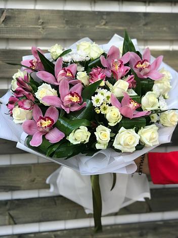 Букет цветов из: Розы и Хризантемы в Чайковском