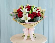 Букет цветов из:  Лилии и Розы в Чайковском
