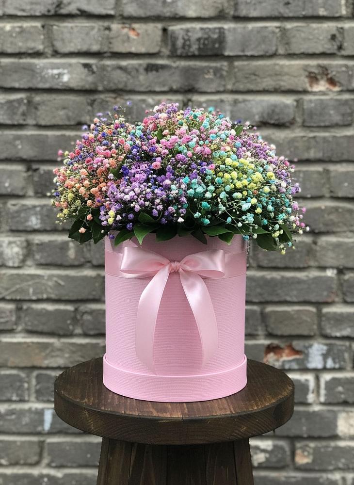 Цветочная композиция из Гипсофила и Розы в шляпной коробке в Чайковском