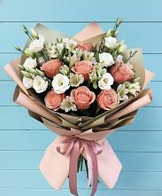 Букет цветов из:  Розы, Альстромерии и Лизиантусы в Чайковском