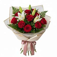 Букет цветов из:  Лилии и Розы в Чайковском