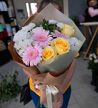 Букет цветов из:  Герберы, Розы и Хризантемы в Чайковском