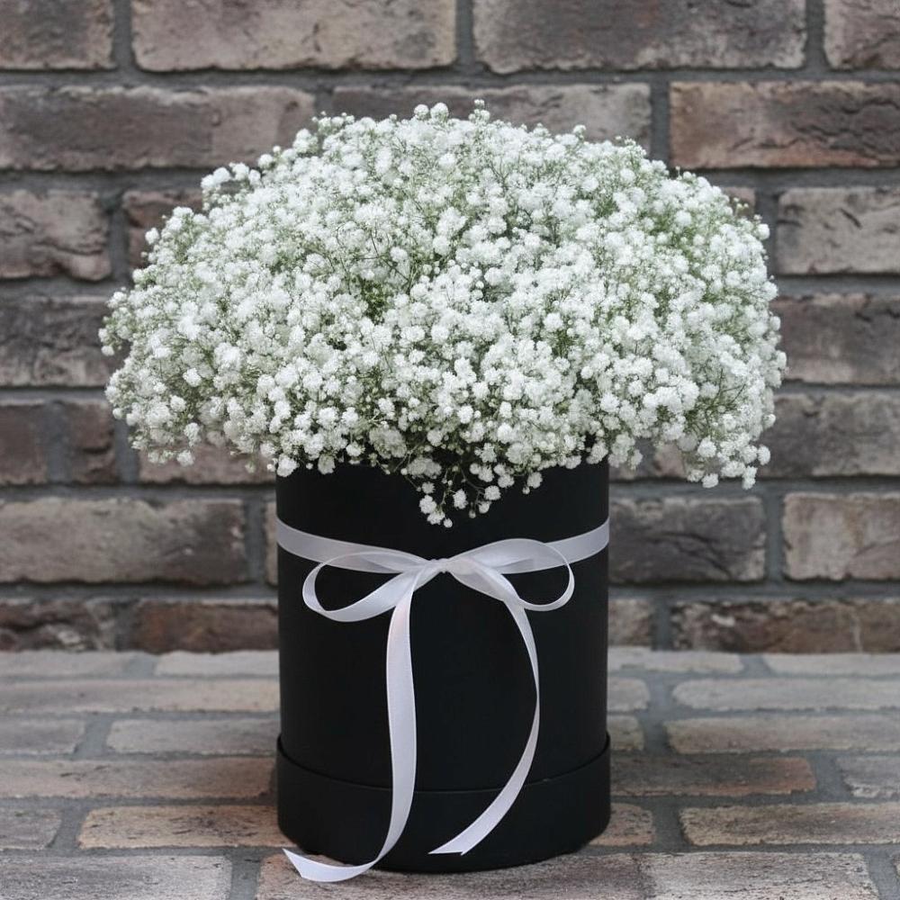 Цветочная композиция из Гипсофила в шляпной коробке в Чайковском