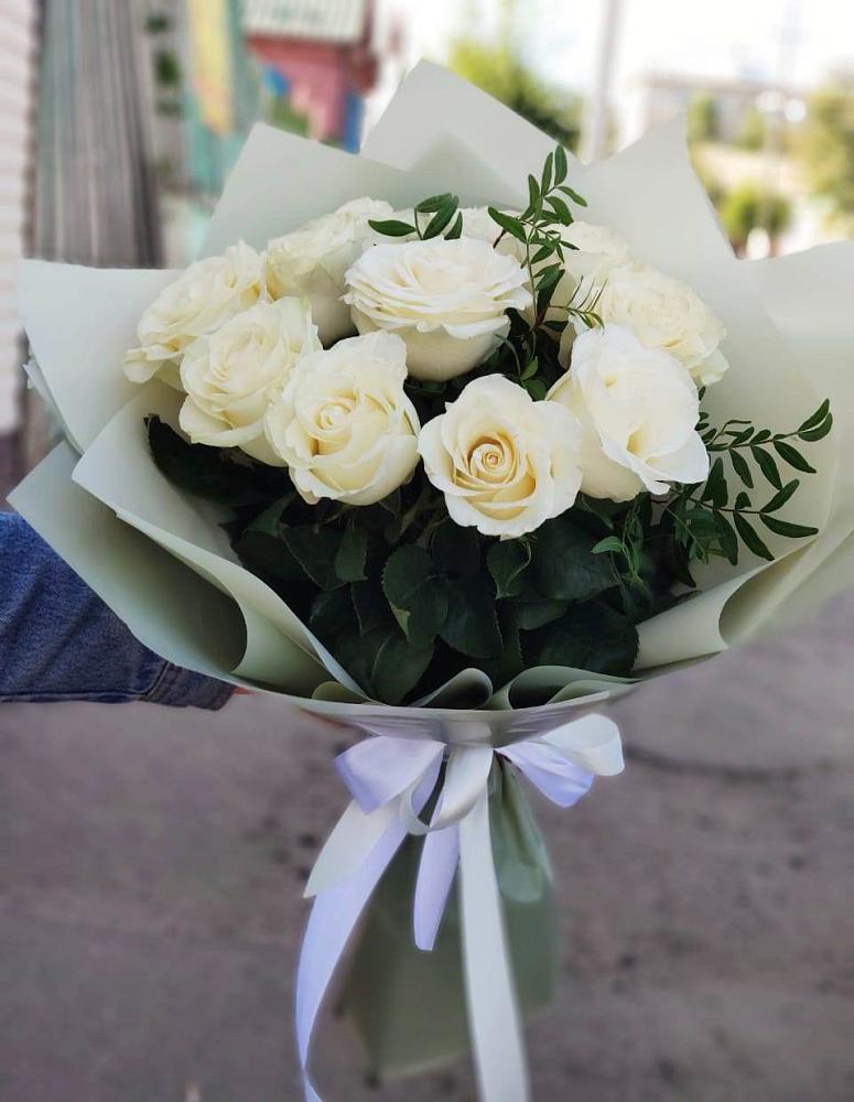 Букет Белые розы Проуд в Чайковском