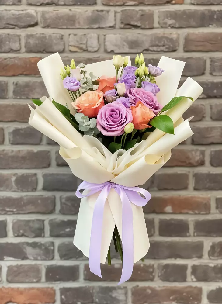 Букет цветов из: Лизиантусы и Розы в Чайковском