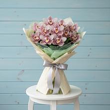 Букет цветов из:  Орхидеи и Розы в Чайковском
