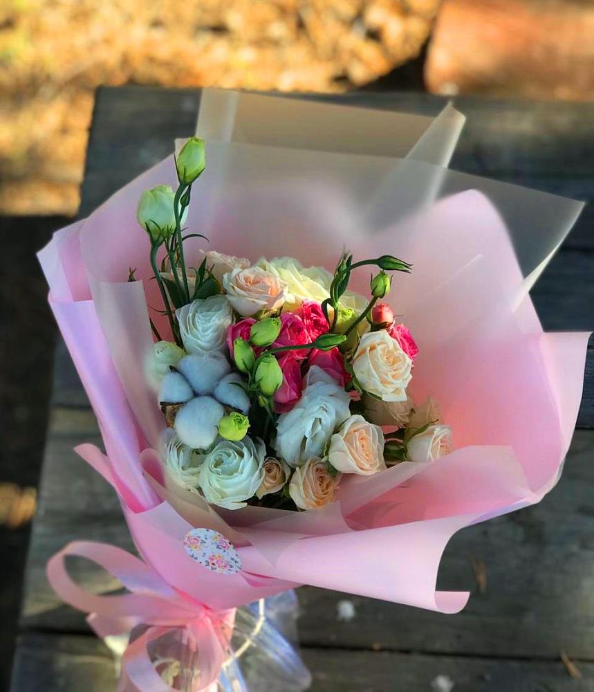 Букет цветов из: Розы и Лизиантусы в Чайковском