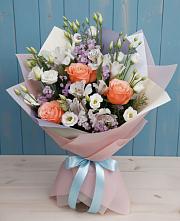 Букет цветов из:  Лизиантусы, Розы, Альстромерии и Гипсофила в Чайковском