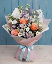 Букет цветов из:  Лизиантусы, Розы, Альстромерии и Гипсофила в Чайковском