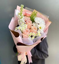 Букет цветов из:  Хризантемы и Розы в Чайковском