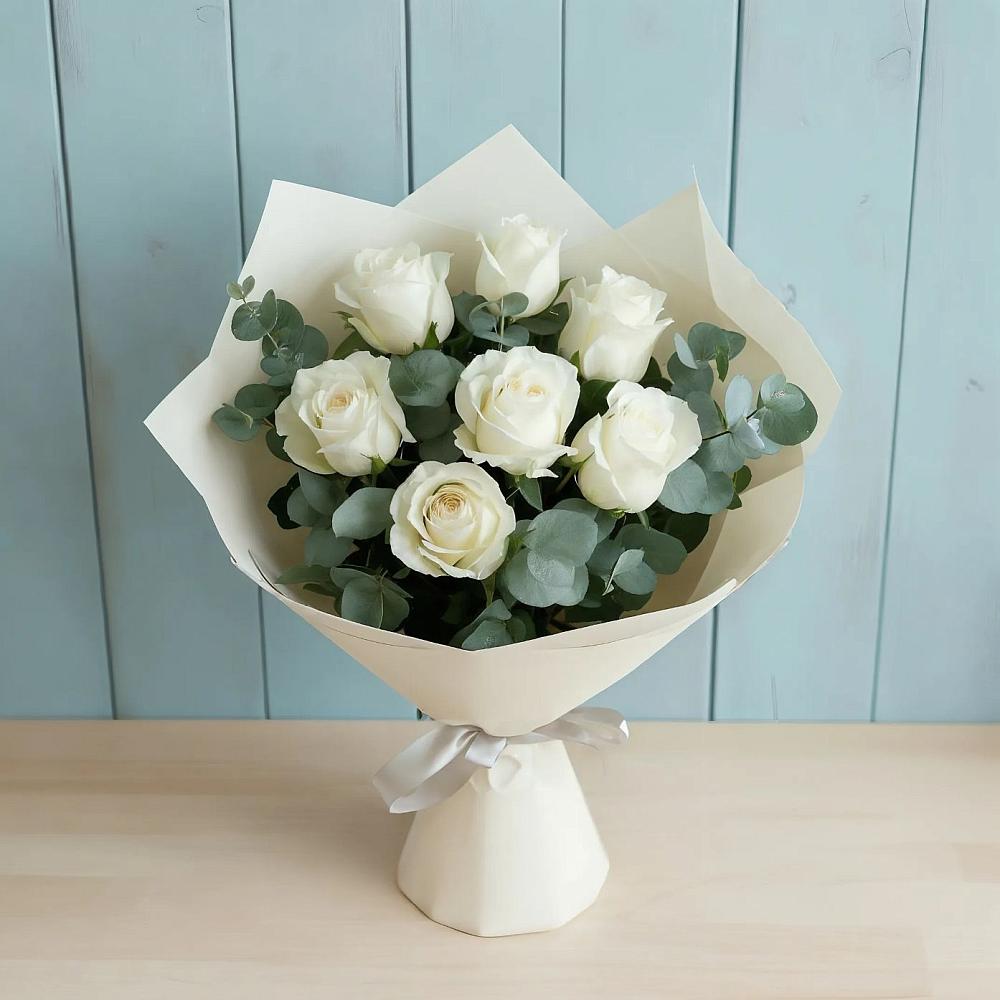 Букет Белые розы в Эвкалипте в Чайковском