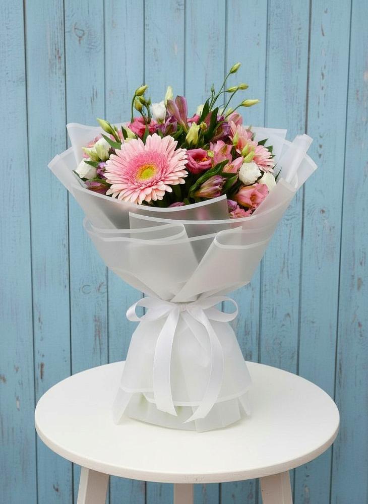 Букет цветов из: Герберы, Альстромерии и Лизиантусы в Чайковском