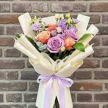 Букет цветов из:  Лизиантусы и Розы в Чайковском