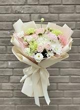 Букет цветов из:  Гвоздики, Розы, Лизиантусы и Хризантемы в Чайковском