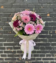 Букет цветов из:  Герберы и Хризантемы #REPLACE_PRED# Чайковском