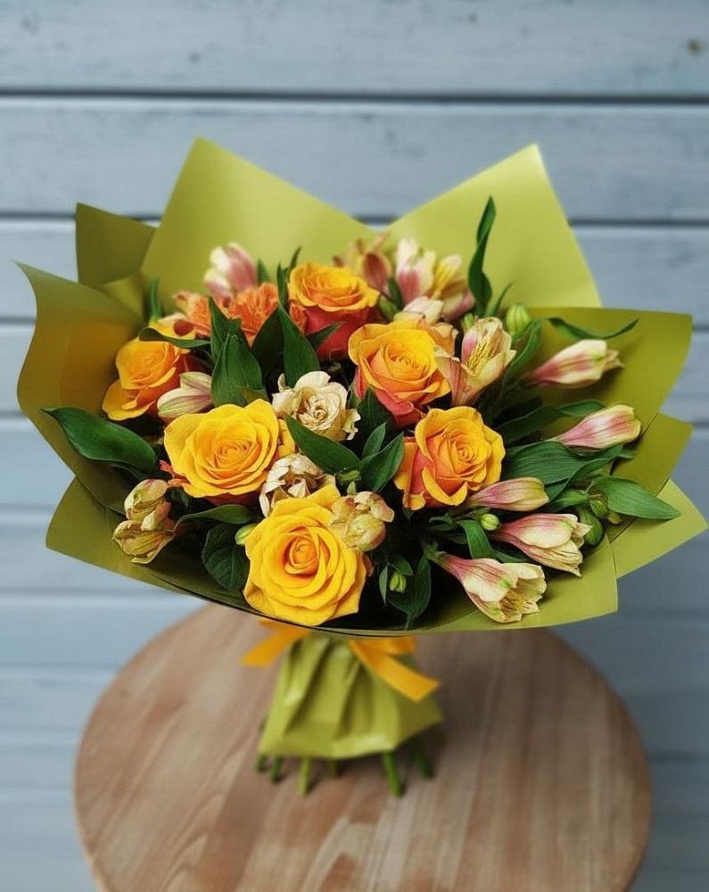 Букет цветов из: Альстромерии и Розы в Чайковском