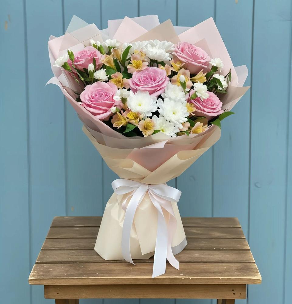 Букет цветов из: Гвоздики, Орхидеи и Розы в Чайковском