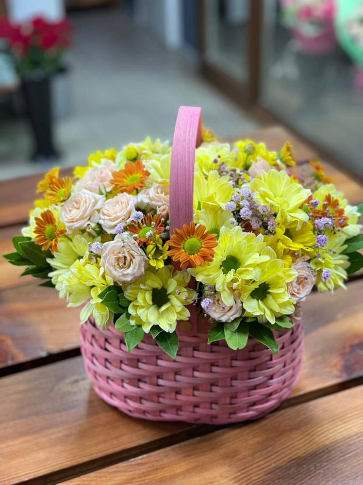 Цветочная композиция из Хризантемы и Розы в корзине в Чайковском