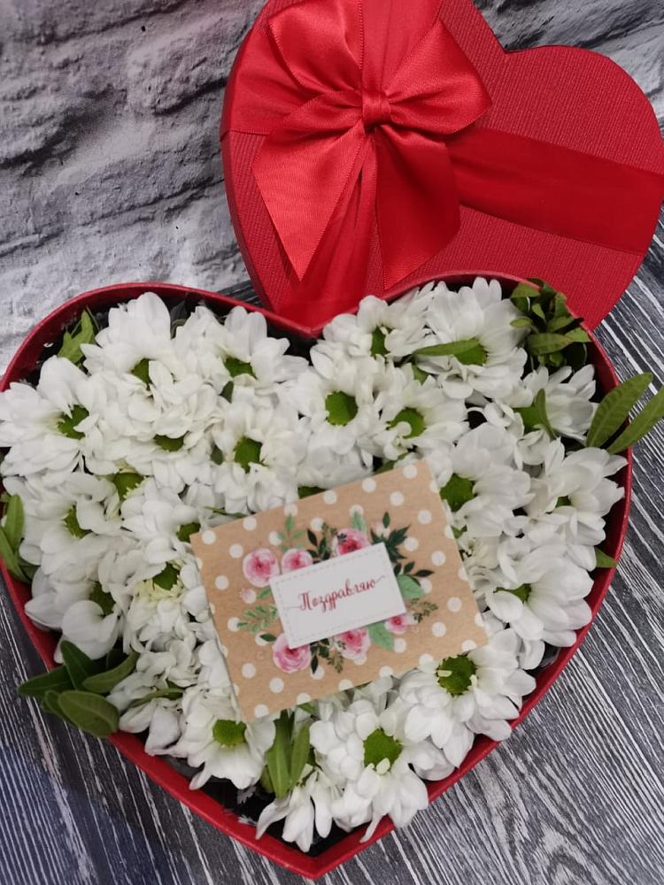 Цветочная композиция из Хризантемы в виде сердца в Чайковском