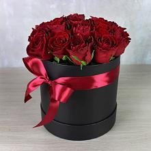 Цветочная композиция из Розы в шляпной коробке в Чайковском