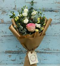 Букет цветов из:  Розы и Лизиантусы #REPLACE_PRED# Чайковском