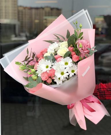 Букет цветов из: Розы, Лизиантусы и Хризантемы в Чайковском