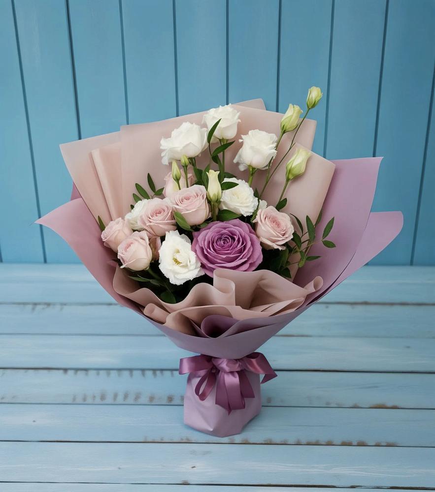 Букет цветов из: Розы и Лизиантусы в Чайковском